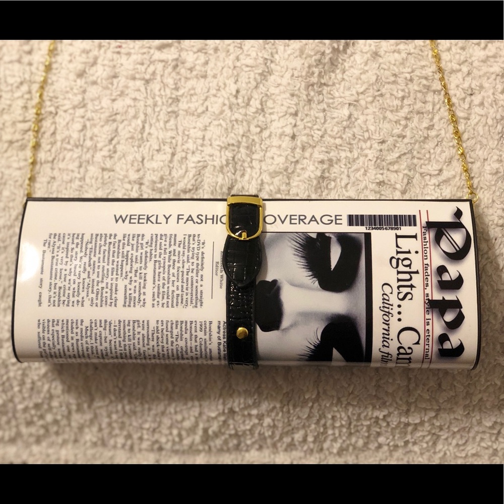 Paparazzi Magazine Clutch Detachable Gold Chain